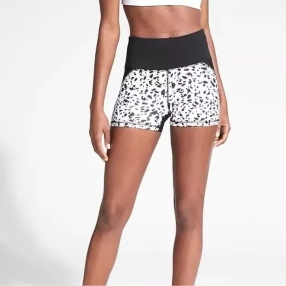 NWOT ATHLETA Printed Athletic Stealth Shortie Spandex Shorts Black‎ White SMALL